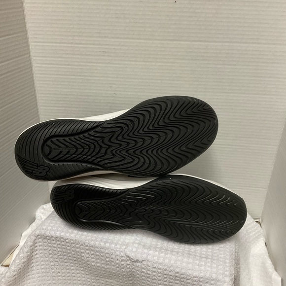 New Balance 696v6 - Picture 6 of 8